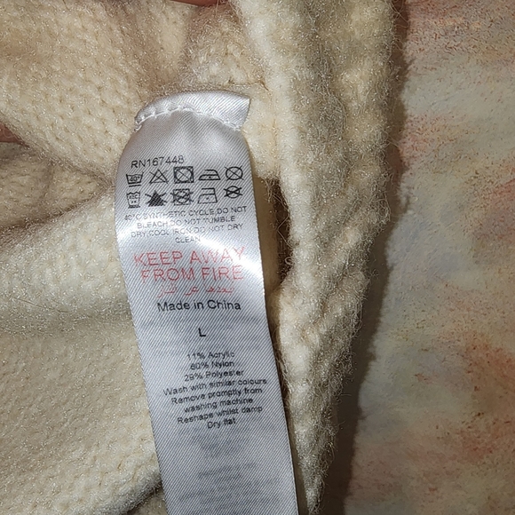 Vintage-Inspired White Oversized Long Sleeve Sweater - Picture 9 of 10